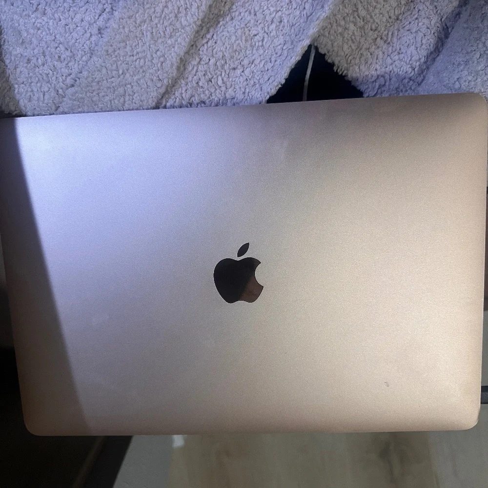 8 GB Rosegold MacBook Air